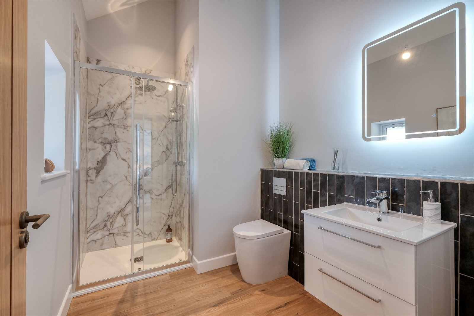 Lion & Lamb Shower Room